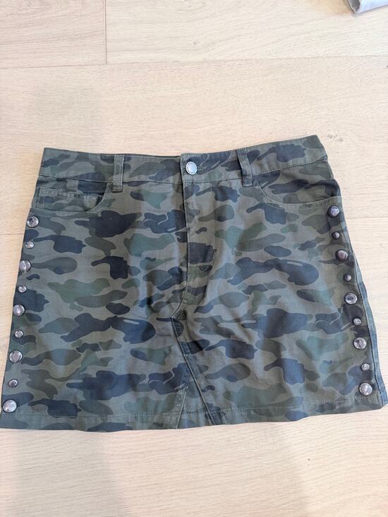 Rebecca Minkoff Dresses & Skirts - Rebecca Minkoff Camo Skirt 26